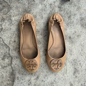 Tory Burch Neutral Reva Flat, size 9.5